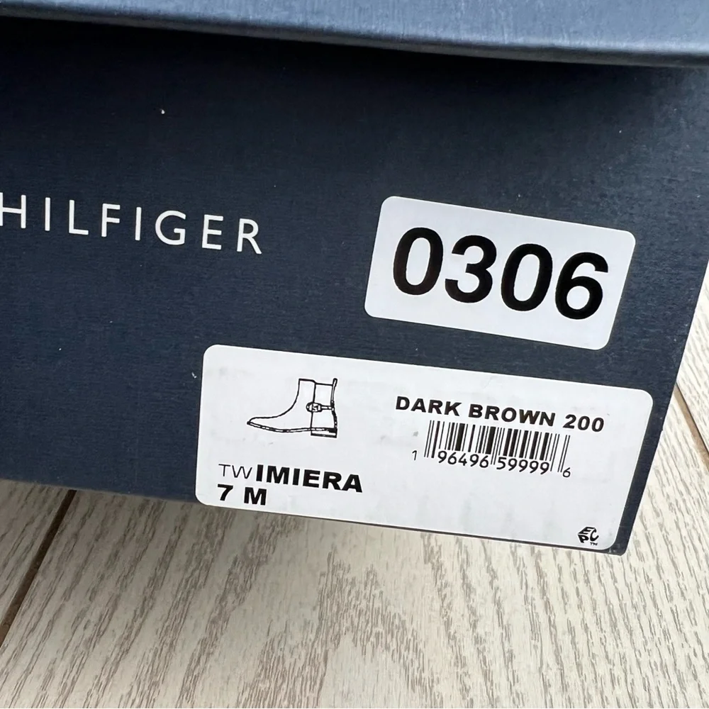 Tommy Hilfiger Women's Imiera Metal Logo Ankle Boots 7M Dark Brown $119 - Picture 8 of 8